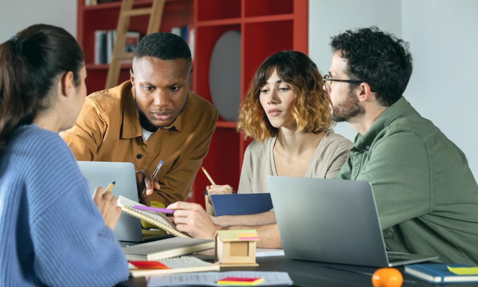 Eğitim materyallerinin sıralı sunumu